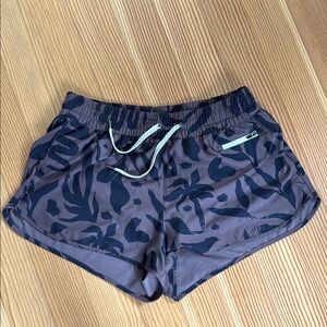Vuori Shorts Size L Preloved